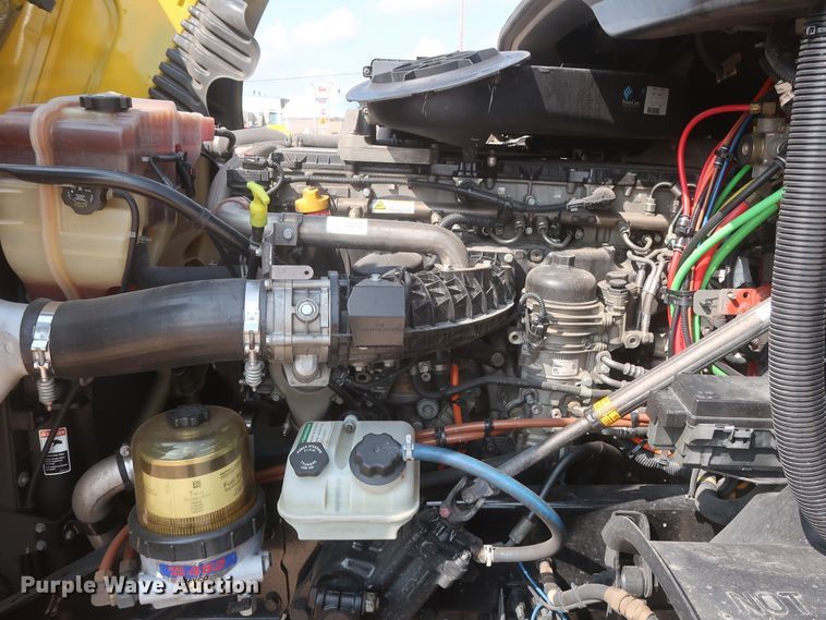 image for item HJ9355 2016 Freightliner Cascadia 125  semi truck