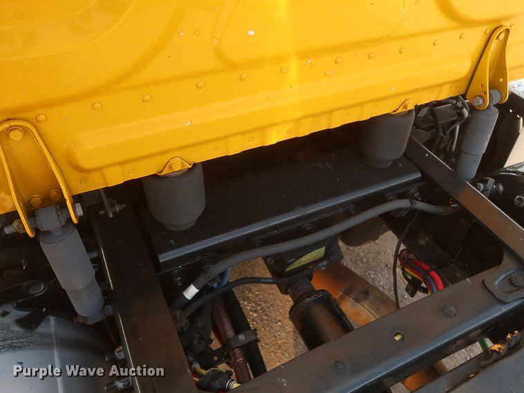 image for item HJ9355 2016 Freightliner Cascadia 125  semi truck