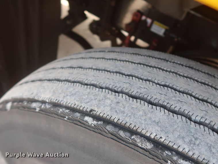 image for item HJ9355 2016 Freightliner Cascadia 125  semi truck