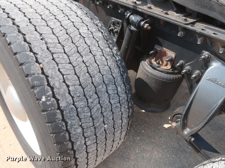 image for item HJ9355 2016 Freightliner Cascadia 125  semi truck