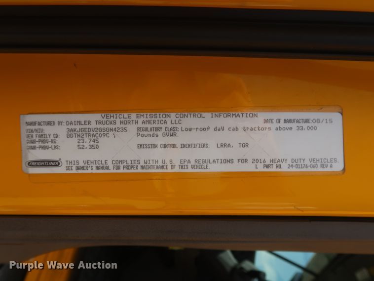 image for item HJ9355 2016 Freightliner Cascadia 125  semi truck