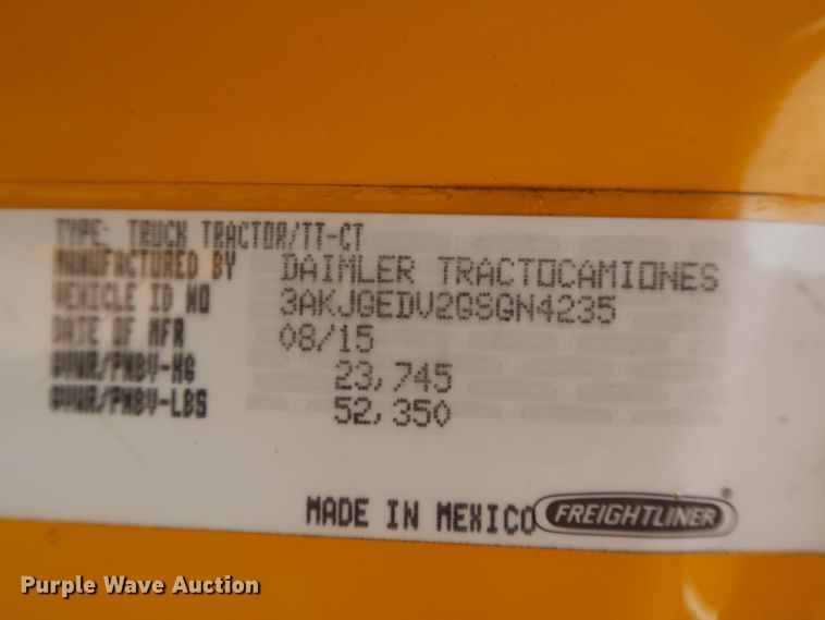 image for item HJ9355 2016 Freightliner Cascadia 125  semi truck