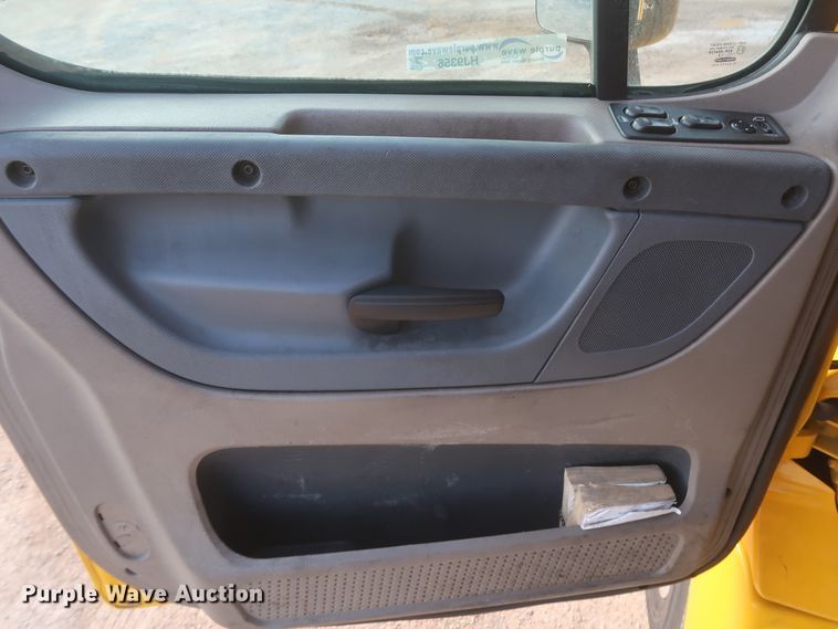 image for item HJ9356 2016 Freightliner Cascadia 125  semi truck