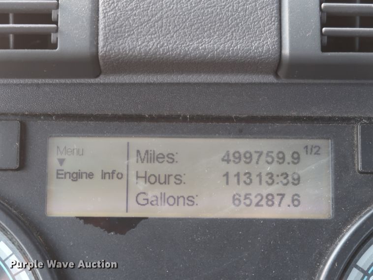 image for item HJ9356 2016 Freightliner Cascadia 125  semi truck