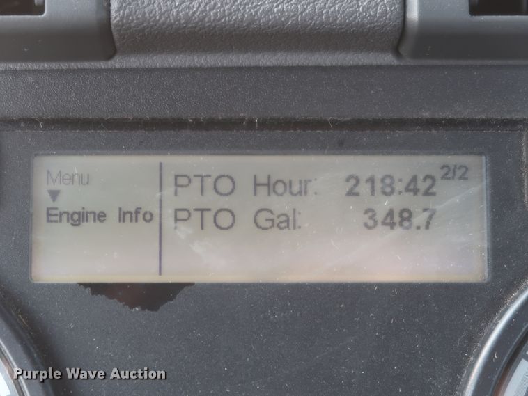 image for item HJ9356 2016 Freightliner Cascadia 125  semi truck