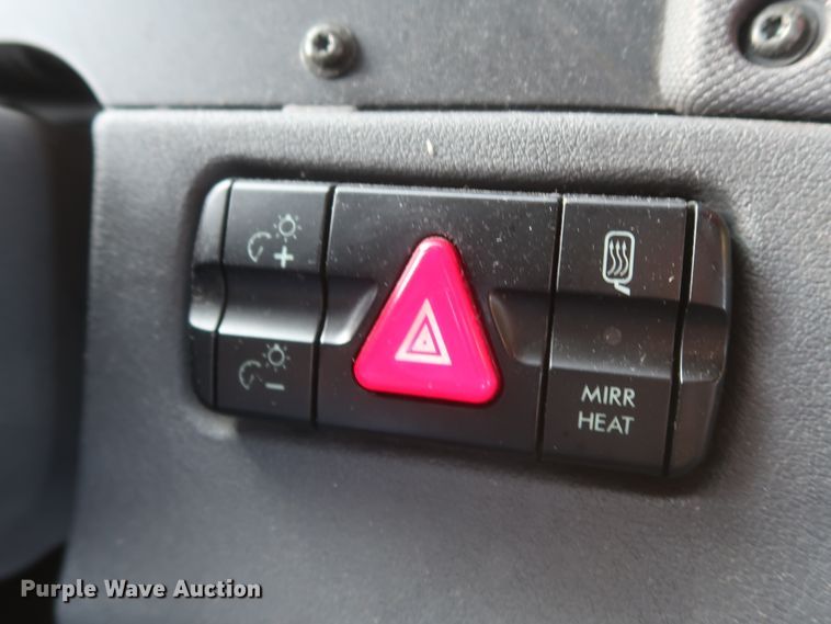 image for item HJ9356 2016 Freightliner Cascadia 125  semi truck