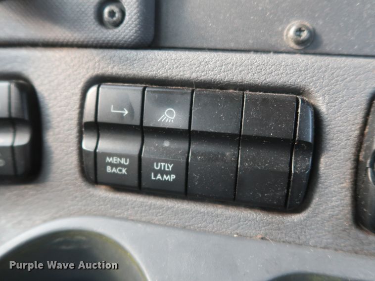 image for item HJ9356 2016 Freightliner Cascadia 125  semi truck