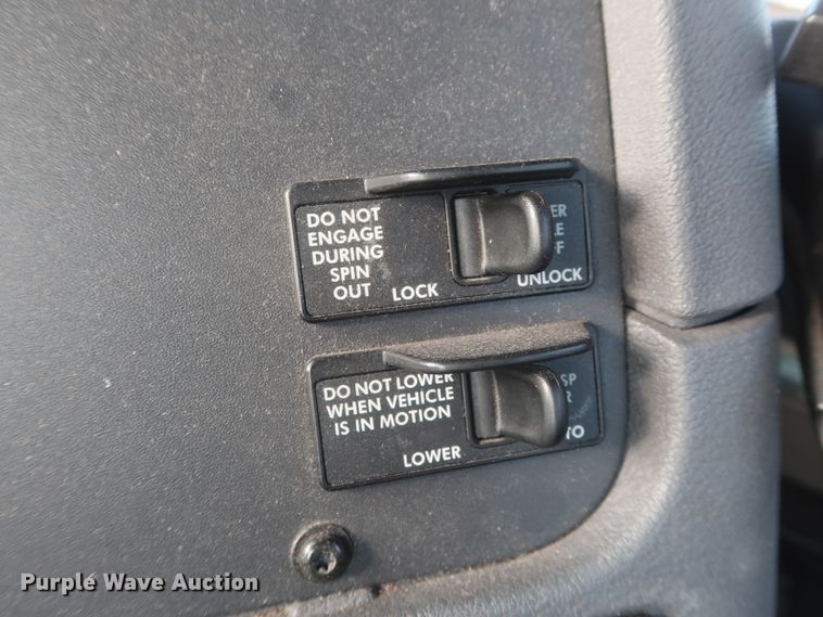 image for item HJ9356 2016 Freightliner Cascadia 125  semi truck