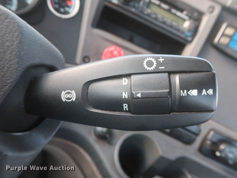 image for item HJ9356 2016 Freightliner Cascadia 125  semi truck