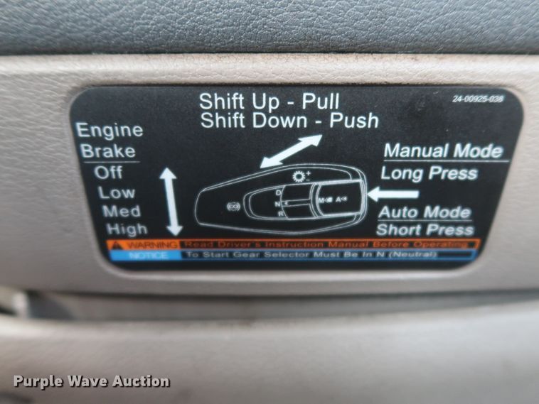 image for item HJ9356 2016 Freightliner Cascadia 125  semi truck