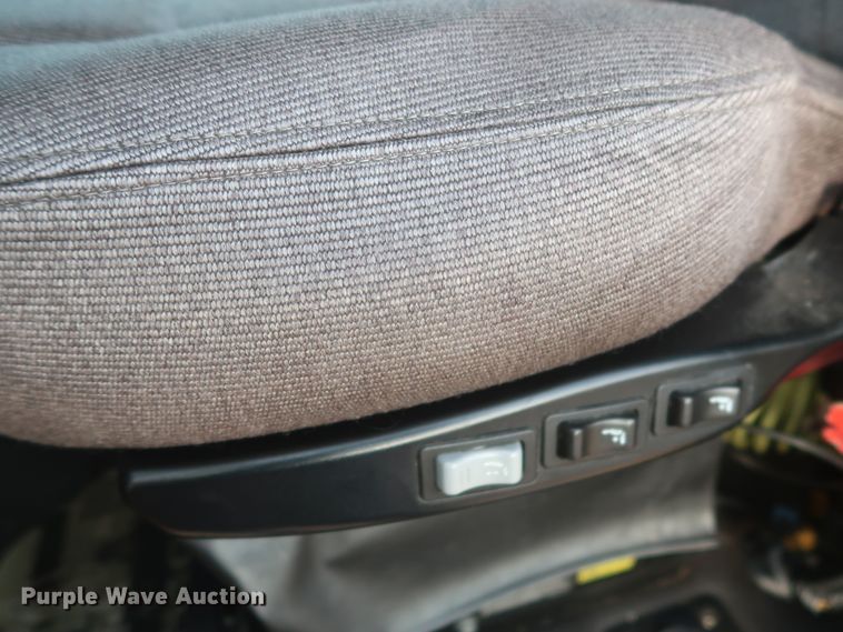 image for item HJ9356 2016 Freightliner Cascadia 125  semi truck