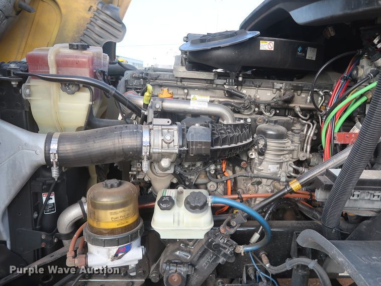 image for item HJ9356 2016 Freightliner Cascadia 125  semi truck