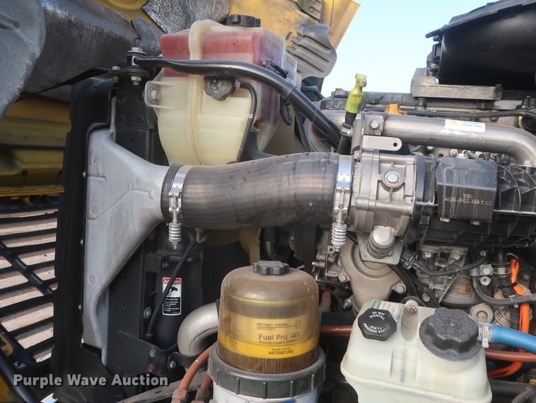 image for item HJ9356 2016 Freightliner Cascadia 125  semi truck