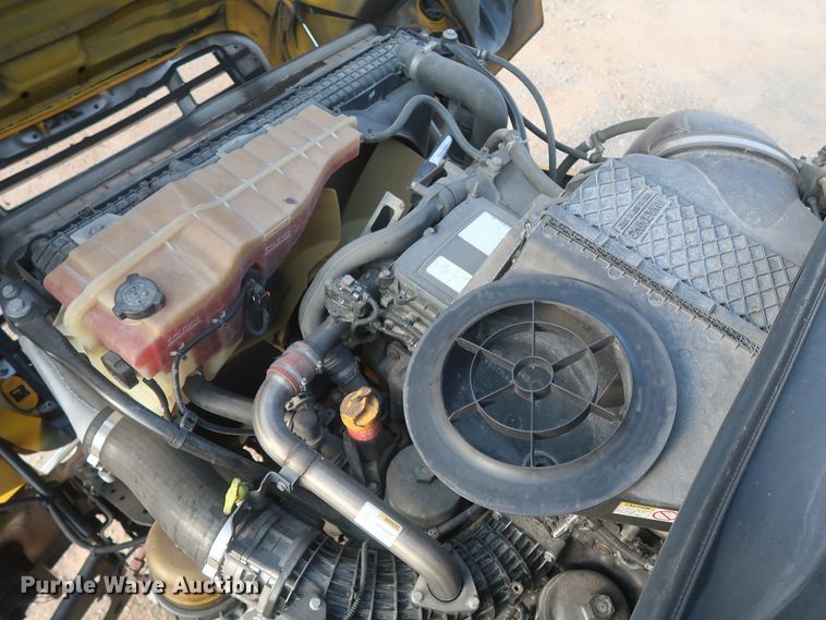 image for item HJ9356 2016 Freightliner Cascadia 125  semi truck