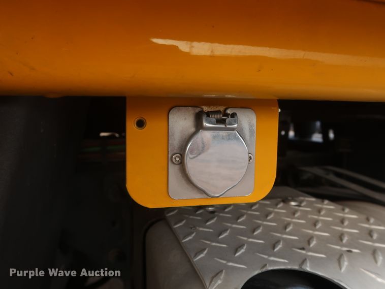 image for item HJ9356 2016 Freightliner Cascadia 125  semi truck