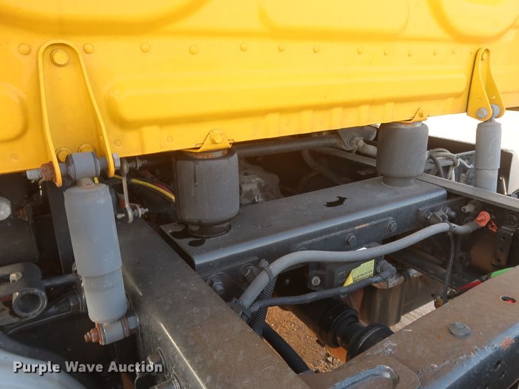 image for item HJ9356 2016 Freightliner Cascadia 125  semi truck