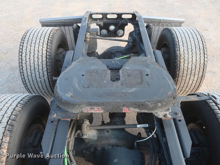 image for item HJ9356 2016 Freightliner Cascadia 125  semi truck