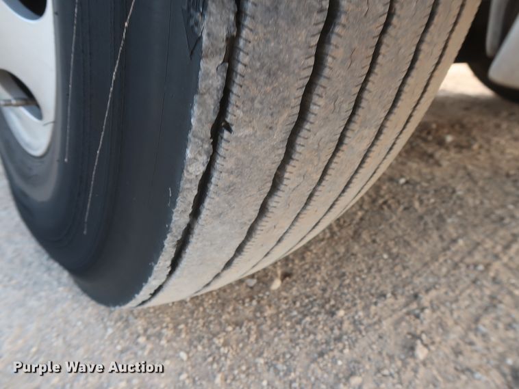 image for item HJ9356 2016 Freightliner Cascadia 125  semi truck