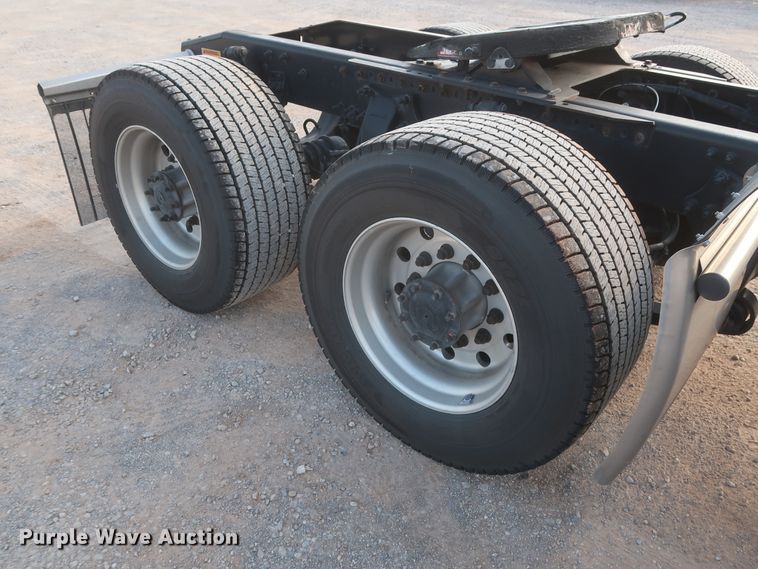 image for item HJ9356 2016 Freightliner Cascadia 125  semi truck