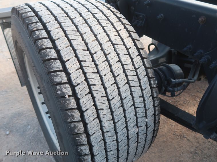 image for item HJ9356 2016 Freightliner Cascadia 125  semi truck