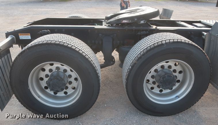 image for item HJ9356 2016 Freightliner Cascadia 125  semi truck