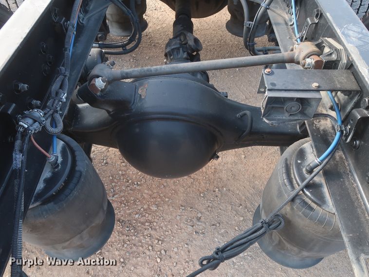 image for item HJ9356 2016 Freightliner Cascadia 125  semi truck