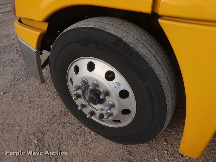 image for item HJ9356 2016 Freightliner Cascadia 125  semi truck