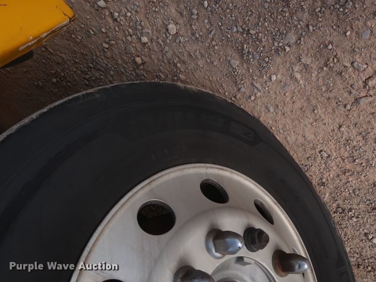 image for item HJ9356 2016 Freightliner Cascadia 125  semi truck