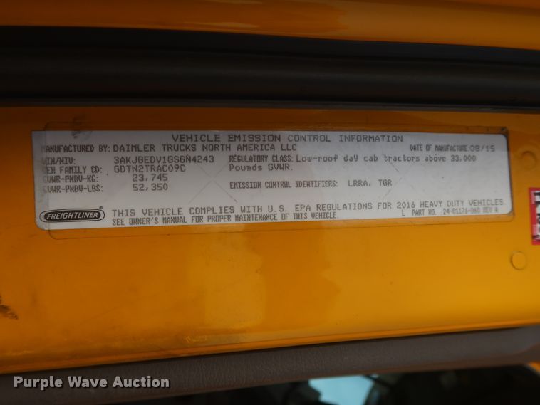 image for item HJ9356 2016 Freightliner Cascadia 125  semi truck