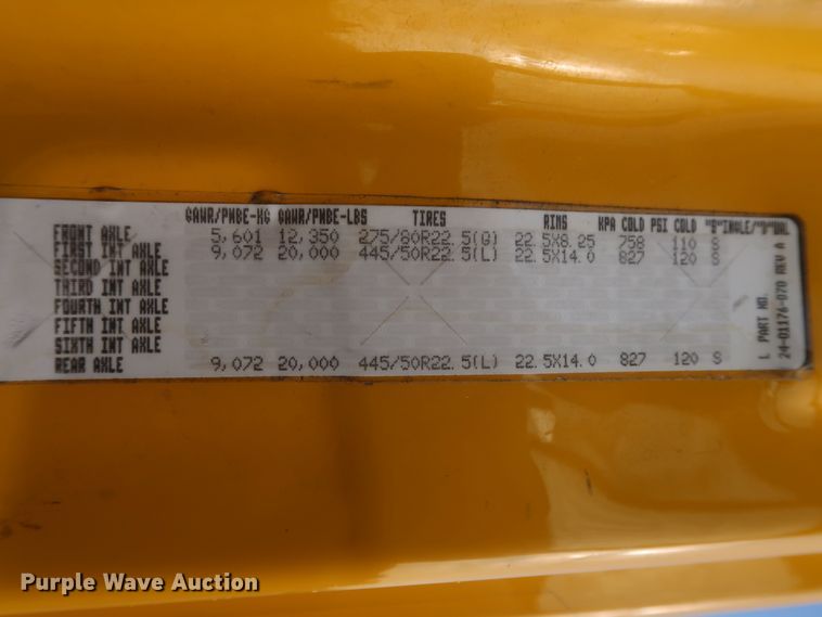 image for item HJ9356 2016 Freightliner Cascadia 125  semi truck