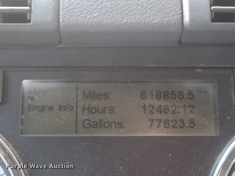 image for item HJ9357 2017 Freightliner Cascadia 125  semi truck