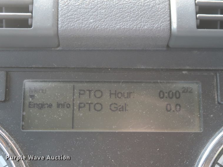 image for item HJ9357 2017 Freightliner Cascadia 125  semi truck