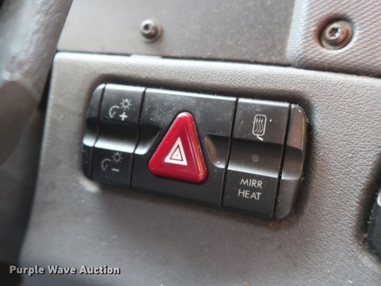 image for item HJ9357 2017 Freightliner Cascadia 125  semi truck