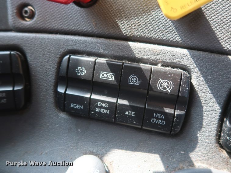 image for item HJ9357 2017 Freightliner Cascadia 125  semi truck