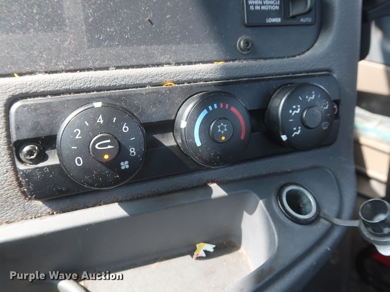 image for item HJ9357 2017 Freightliner Cascadia 125  semi truck