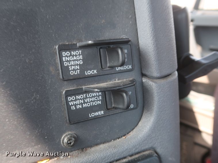 image for item HJ9357 2017 Freightliner Cascadia 125  semi truck