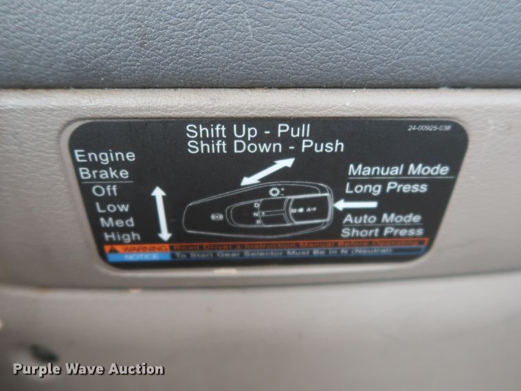 image for item HJ9357 2017 Freightliner Cascadia 125  semi truck