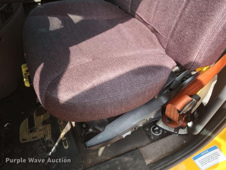 image for item HJ9357 2017 Freightliner Cascadia 125  semi truck