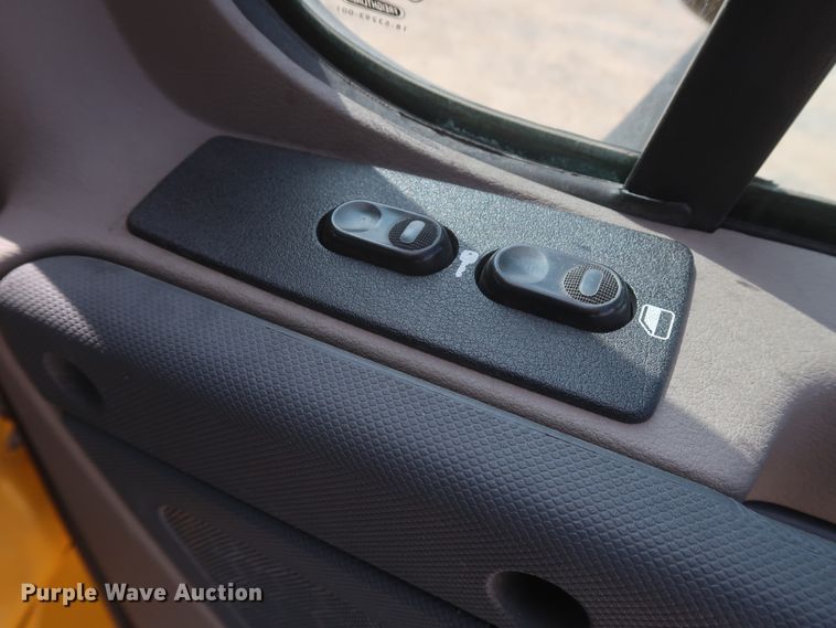 image for item HJ9357 2017 Freightliner Cascadia 125  semi truck