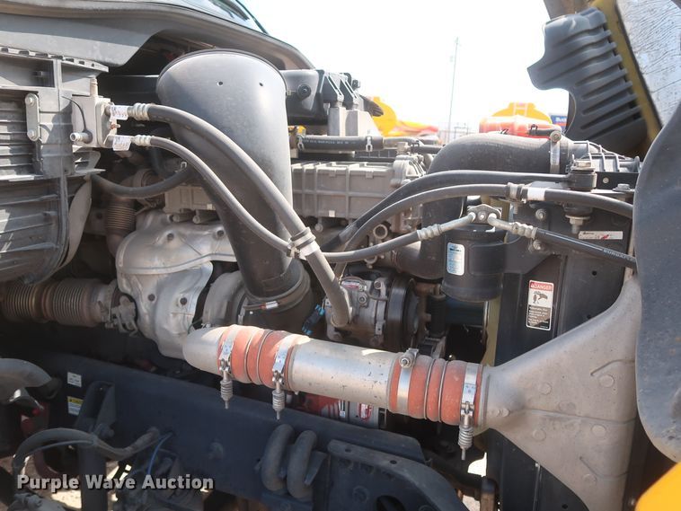 image for item HJ9357 2017 Freightliner Cascadia 125  semi truck