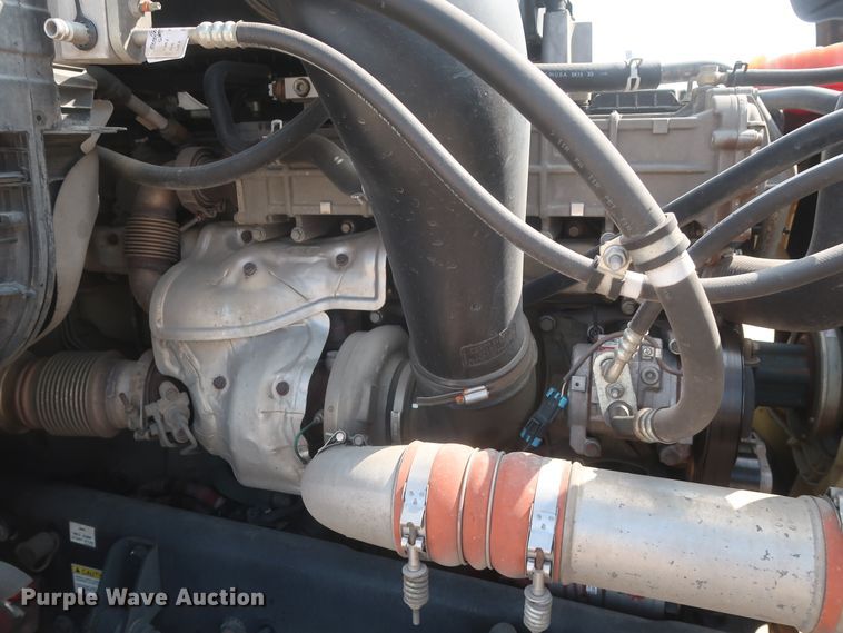 image for item HJ9357 2017 Freightliner Cascadia 125  semi truck