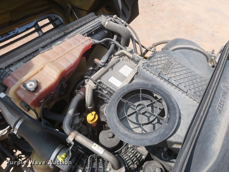 image for item HJ9357 2017 Freightliner Cascadia 125  semi truck