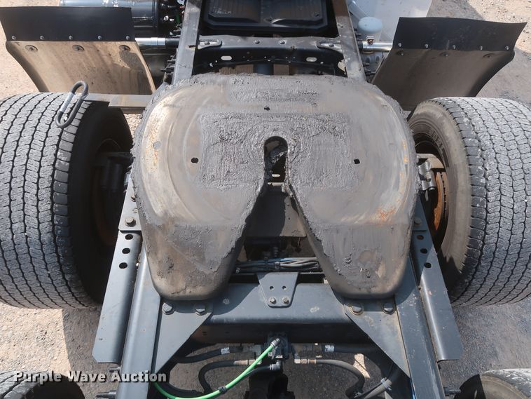 image for item HJ9357 2017 Freightliner Cascadia 125  semi truck