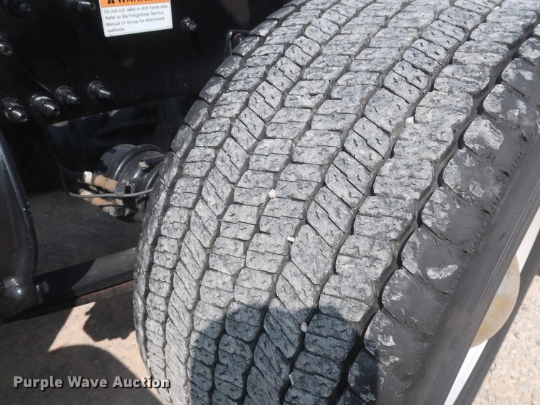 image for item HJ9357 2017 Freightliner Cascadia 125  semi truck