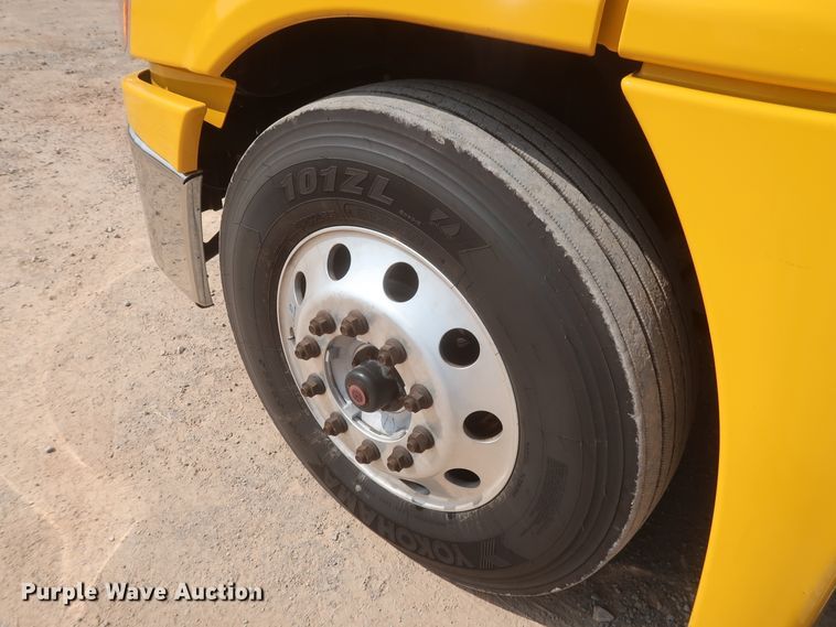 image for item HJ9357 2017 Freightliner Cascadia 125  semi truck