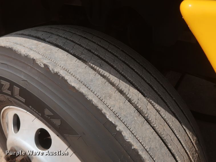 image for item HJ9357 2017 Freightliner Cascadia 125  semi truck