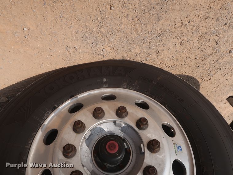 image for item HJ9357 2017 Freightliner Cascadia 125  semi truck