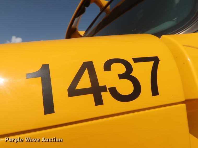 image for item HJ9357 2017 Freightliner Cascadia 125  semi truck