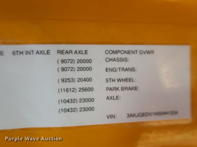 image for item HJ9357 2017 Freightliner Cascadia 125  semi truck