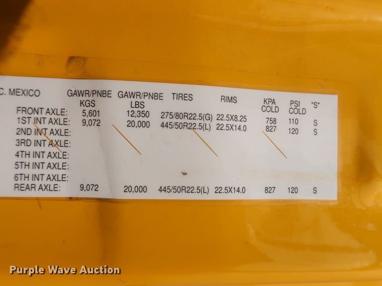 image for item HJ9357 2017 Freightliner Cascadia 125  semi truck